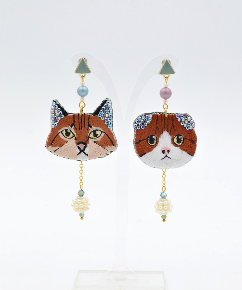 TIMBEE LO Embroidered Kitty Embellished Crystal Ear Earrings - Earrings & Clip-ons - Thread Gray