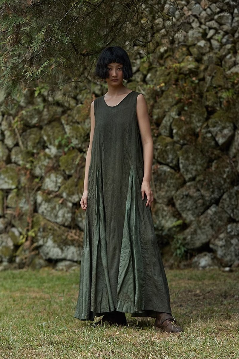 Jiaozuo green retro literary silk plant-dyed dress with wide swing vest dress/dress - ชุดเดรส - วัสดุอื่นๆ สีเขียว