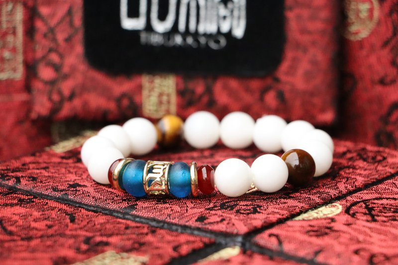 半玉化シャコガイ 10mm丸玉 真鍮/七宝焼き（選択可能）六字真言スペーサー カスタムメイド - ブレスレット - シェル 