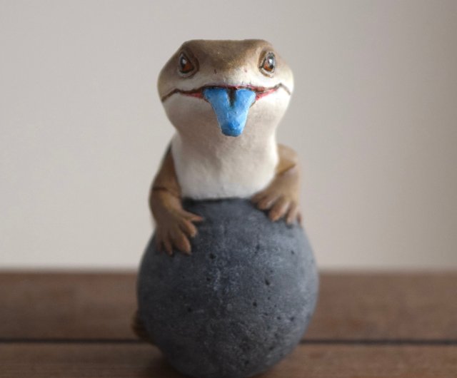 受注制作】石の上にもキタアオジタトカゲ - ショップ もっちょこ 置物