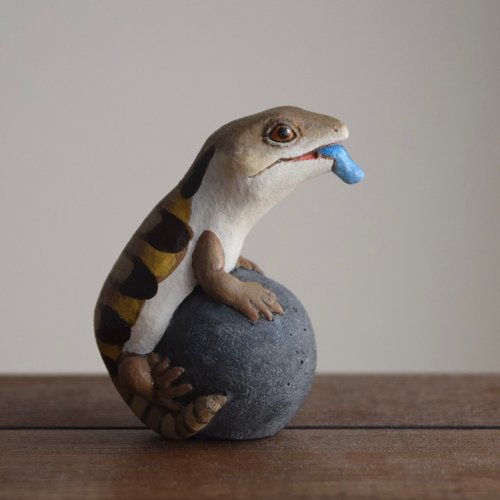 トカゲの石製置物 トカゲの石製置物 石のトカゲの像 屋外爬虫類彫刻 石の動物