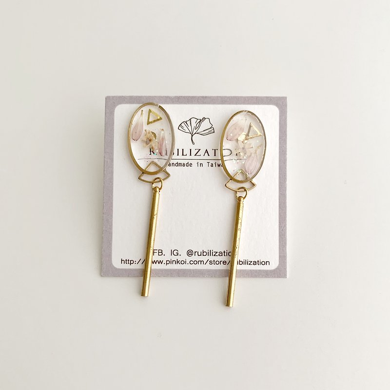Glass oval resin flower earrings - ต่างหู - พืช/ดอกไม้ สีใส