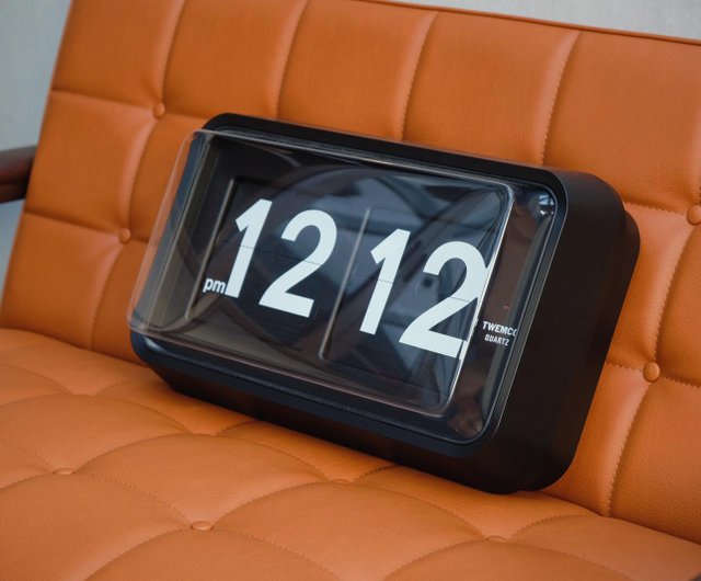 TWEMCO BQ-100 retro flip clock black and white wall-mounted