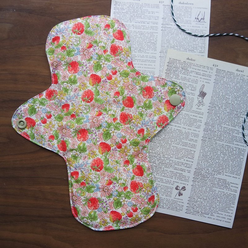 Cloth sanitary napkin _ eco-friendly cloth cotton / strawberry garden (single piece) - Feminine Products - Cotton & Hemp Pink
