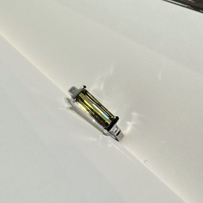 The Classic - 1.25ct 天然橄欖黃碧璽 18k白金鑽戒 - 戒指 - 貴金屬 