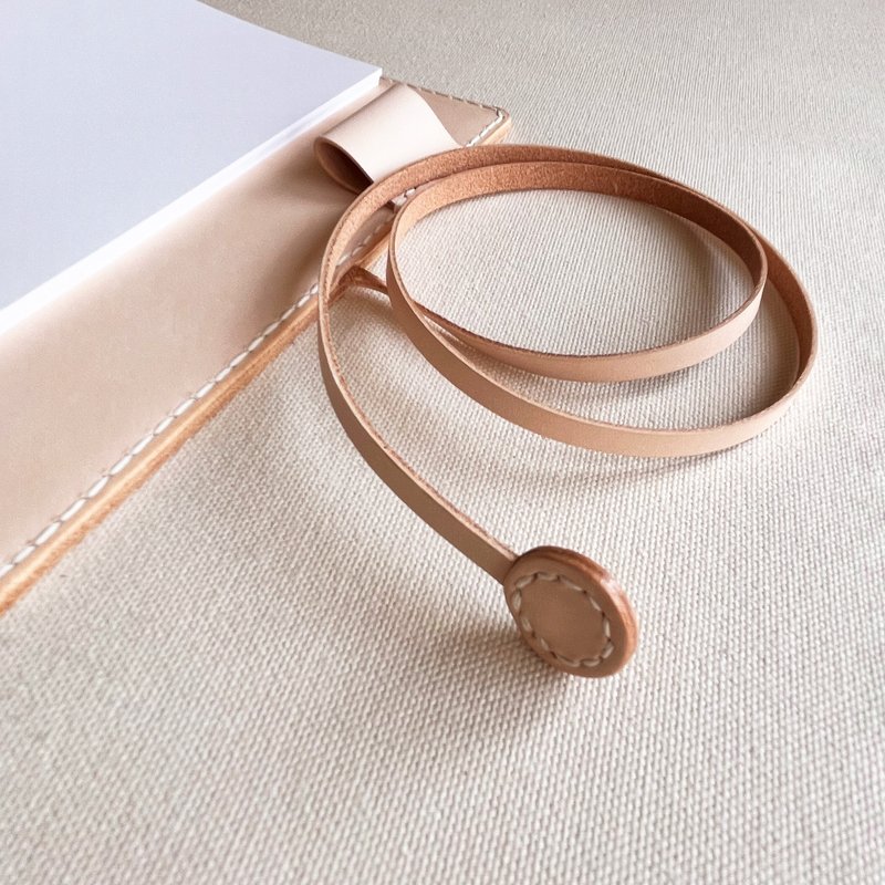 Feileng Cui A6 six-hole loose-leaf leather book jacket/handbag-oak white/customized engraving - สมุดบันทึก/สมุดปฏิทิน - หนังแท้ ขาว