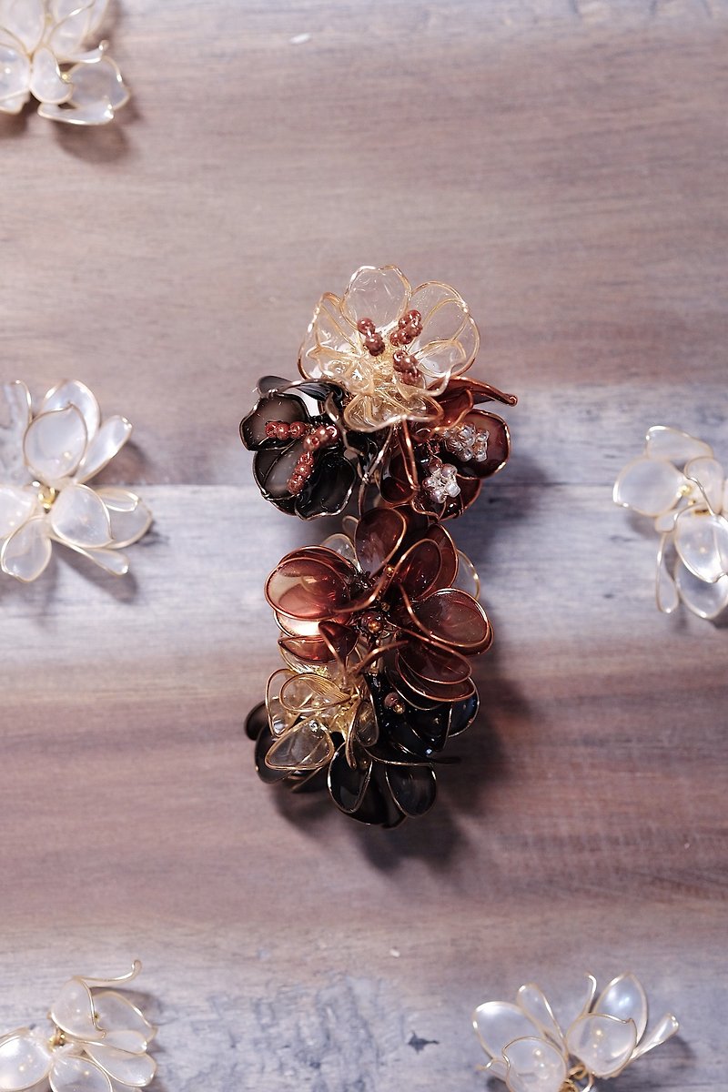 Flamenco tortoiseshell hand-made jewelry earrings single - ต่างหู - เรซิน สีนำ้ตาล