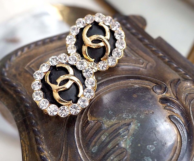 Japanese medieval nobles rhinestone CHANEL clip-on earrings ear clips  ladies Japanese high-end vintage jewelry - Shop Mr.Travel Genius Antique  shop Earrings & Clip-ons - Pinkoi