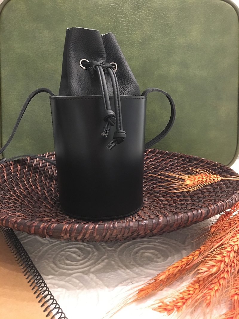 Bucket bag - Messenger Bags & Sling Bags - Paper Black