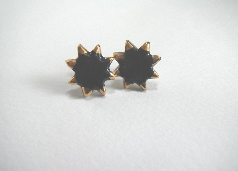 Hoshiku's pierce / earring ・ Black - Earrings & Clip-ons - Pottery Black