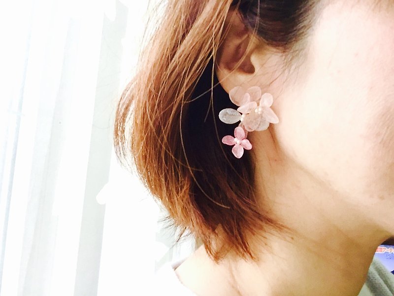 Plenty of hydrangea flower lover earrings