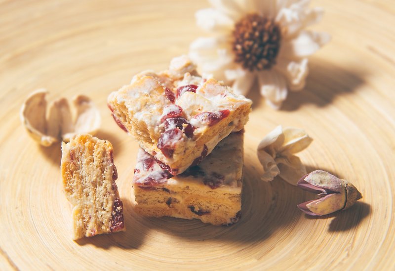 Cranberry Meringue Pastry - Handmade Cookies - Paper 