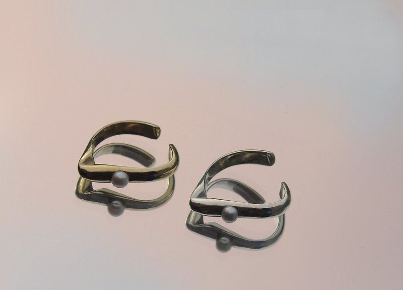 Griet earcuff - Earrings & Clip-ons - Pearl Gold