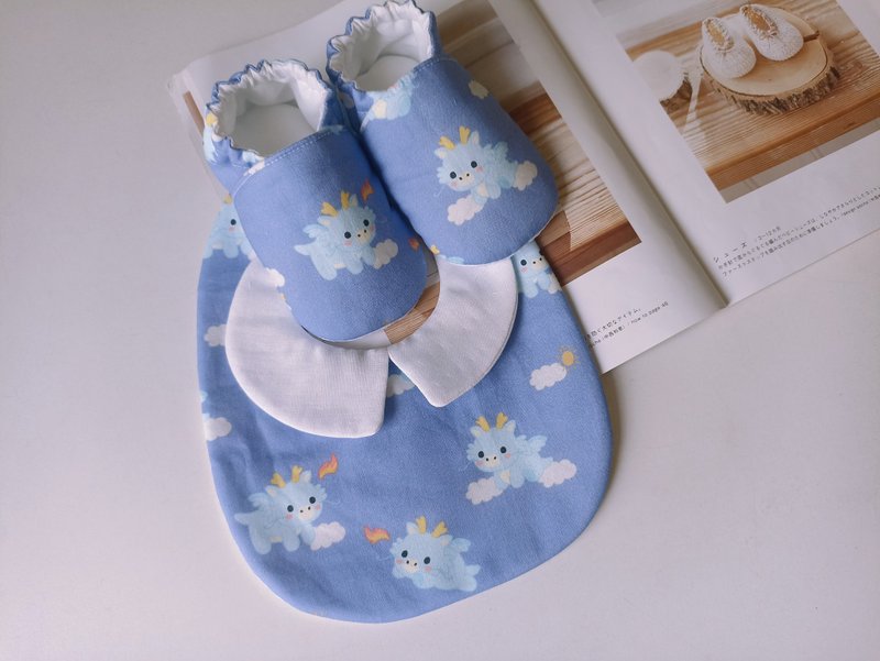 [Shipping within 5 days] Dragon baby collar piece bib baby shoes as a gift for the Year of the Dragon - ผ้ากันเปื้อน - ผ้าฝ้าย/ผ้าลินิน หลากหลายสี