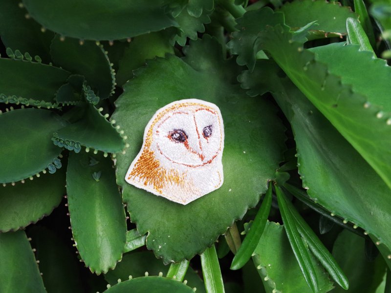 Owl embroidery pin/embroidery sticker (1 piece) __ Embroidery, Christmas gifts, illustrations, free shipping - เข็มกลัด/พิน - งานปัก สีส้ม