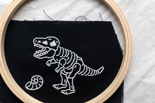 超激レア‼️90s 恐竜 化石 OVP 大判デザイン 刺繍ブラック XL 超激レア‼️90s 恐竜 化石 OVP 大判デザイン 刺繍ブラック XL