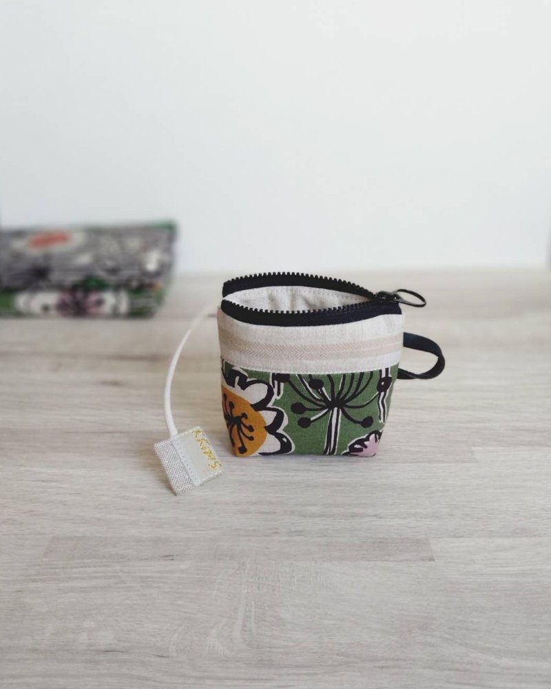 【FCP/來杯茶小物包】黑色輪廓的花 蓬蓬鋪棉 日本布 棉麻 條紋 - 零錢包/小錢包 - 棉．麻 黑色