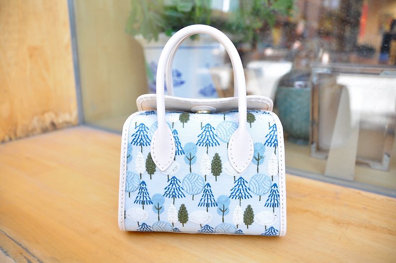 Embroidered cute milk bag - กระเป๋าแมสเซนเจอร์ - วัสดุอื่นๆ 