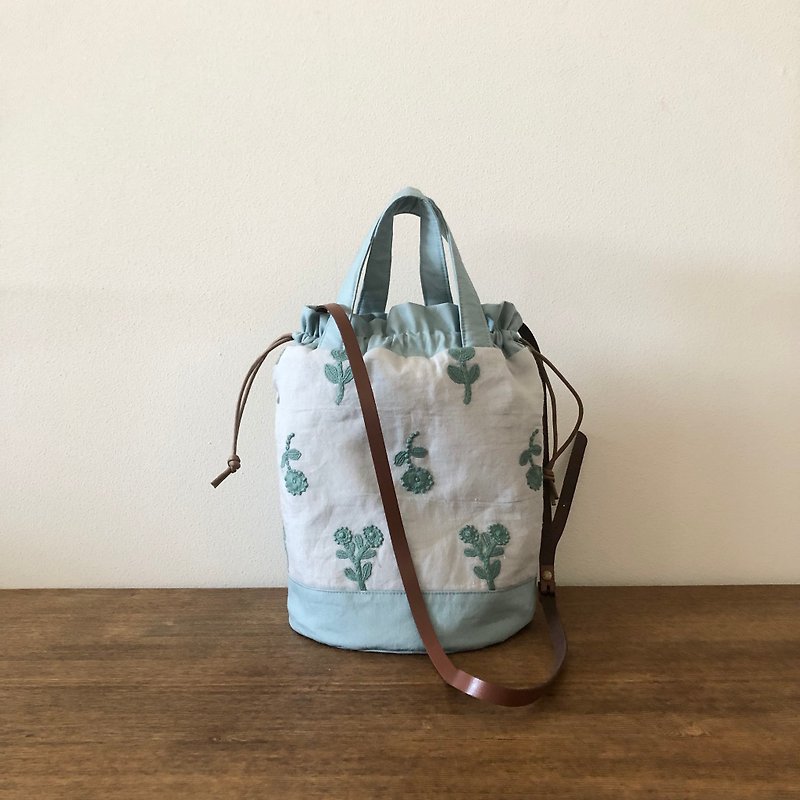 Drawstring bag   Mina Perhonen bonheur - กระเป๋าถือ - ผ้าฝ้าย/ผ้าลินิน สีเขียว
