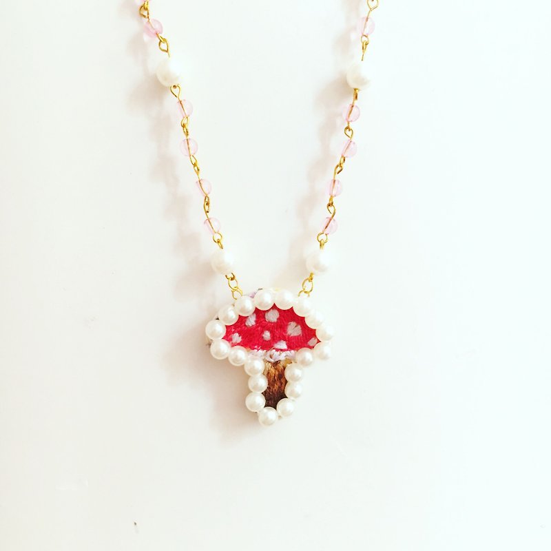 (Christmas exchange gifts) Independent original · Mushroom series embroidery mushroom necklace - สร้อยคอ - ผ้าฝ้าย/ผ้าลินิน สีแดง