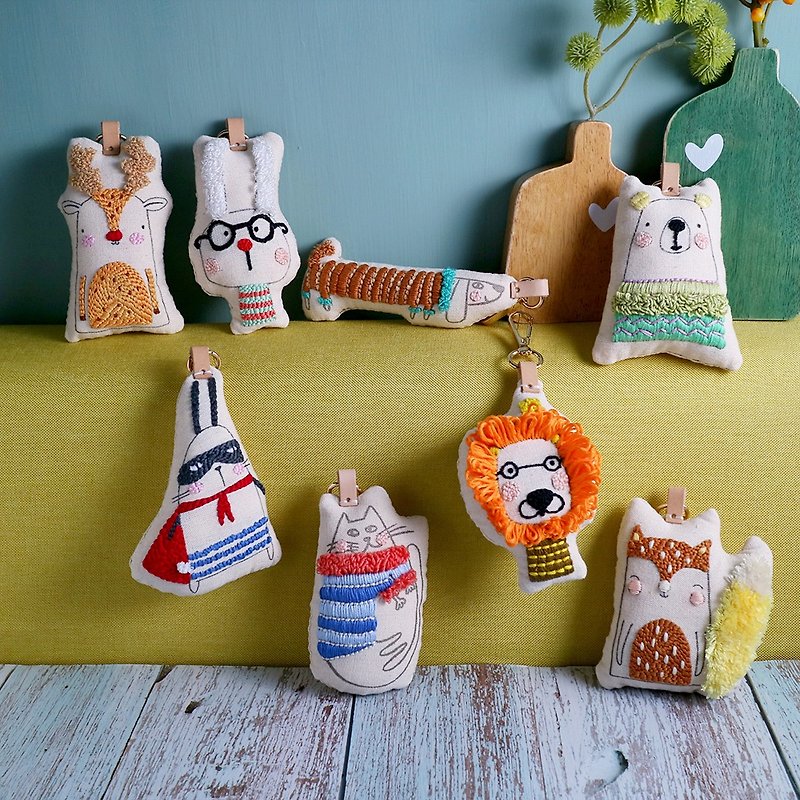 【DIY】Russian Embroidery Material Kit. Cute Pet Zoo + Teaching Video - เย็บปัก/ถักทอ/ใยขนแกะ - ผ้าฝ้าย/ผ้าลินิน สึชมพู