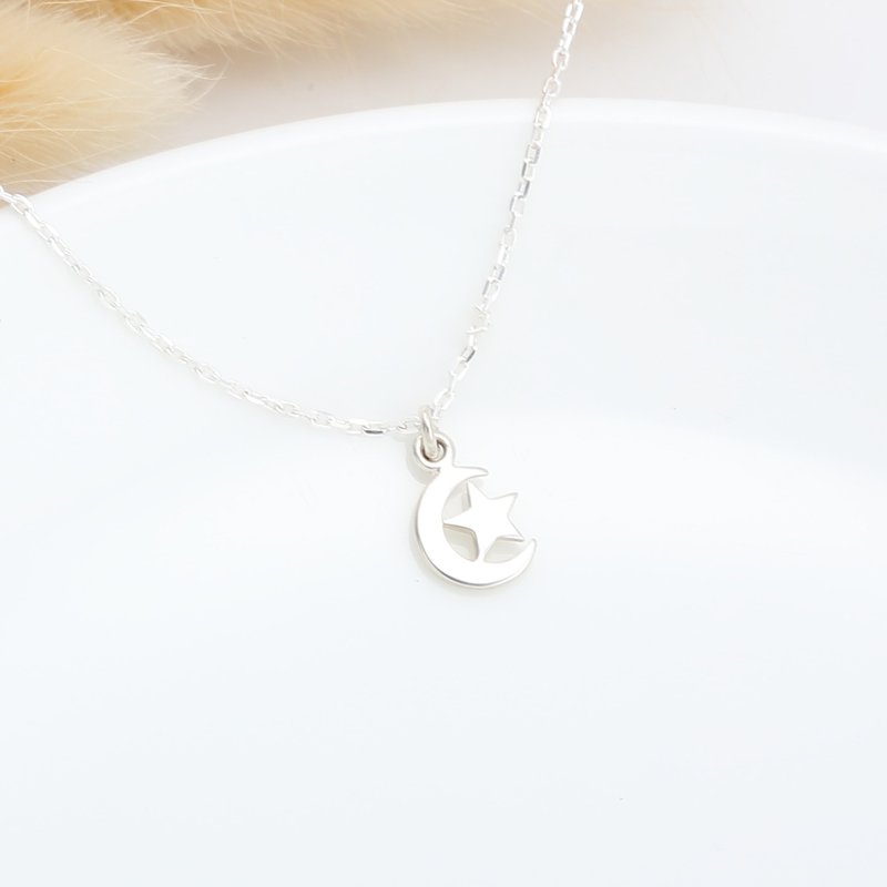 【Angel & Me】Moon and star s925 sterling silver necklace Birthday Day gift - Collar Necklaces - Sterling Silver Silver