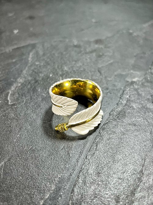 MAFIA JEWELRY White Patina Minimal Feather Ring.