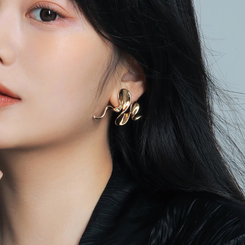 Modern abstract niche earrings - ต่างหู - โลหะ สีทอง