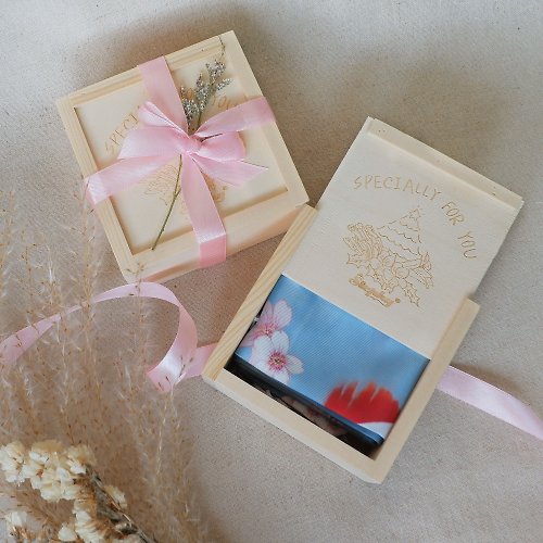 StephyDesignHK 【聖誕禮盒】櫻花圍領絲巾聖誕木盒包裝禮物 / 髮帶/包包帶
