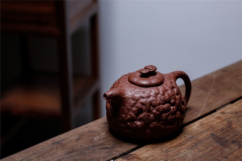 Ganoderma lucidum for spring handmade fine slope mud / 400ml / 9 holes / Zhao Dan teacher works - Teapots & Teacups - Pottery Brown