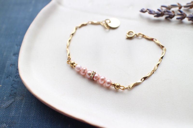Purple tender-Pearls brass handmade bracelet - สร้อยข้อมือ - โลหะ 