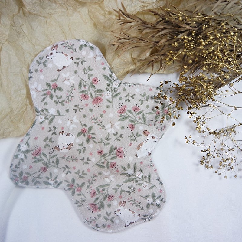Cloth sanitary napkin _ eco-friendly cotton cloth / rabbit garden (single piece) - ของใช้ส่วนตัวผู้หญิง - ผ้าฝ้าย/ผ้าลินิน สึชมพู