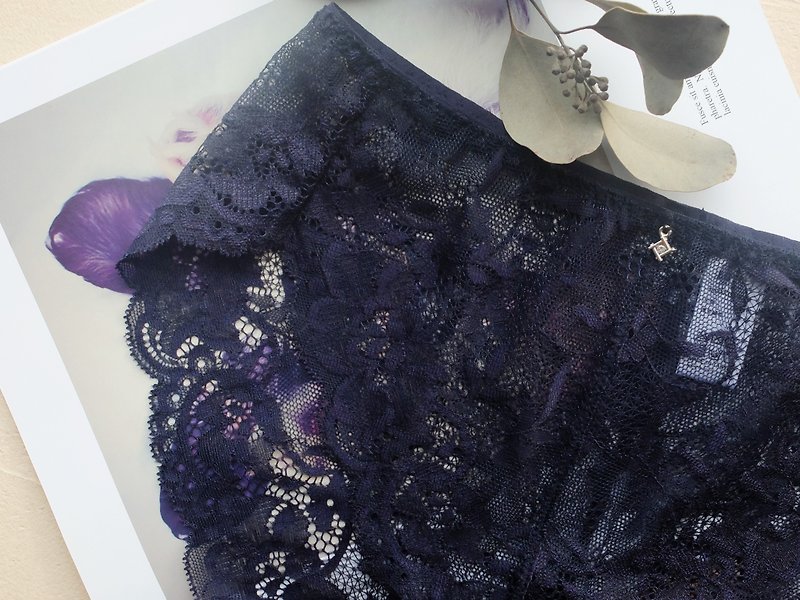 【Handmade Inside】Goddess・French Lace・Middle Waist Briefs・Made in Taiwan - Women's Underwear - Nylon Blue