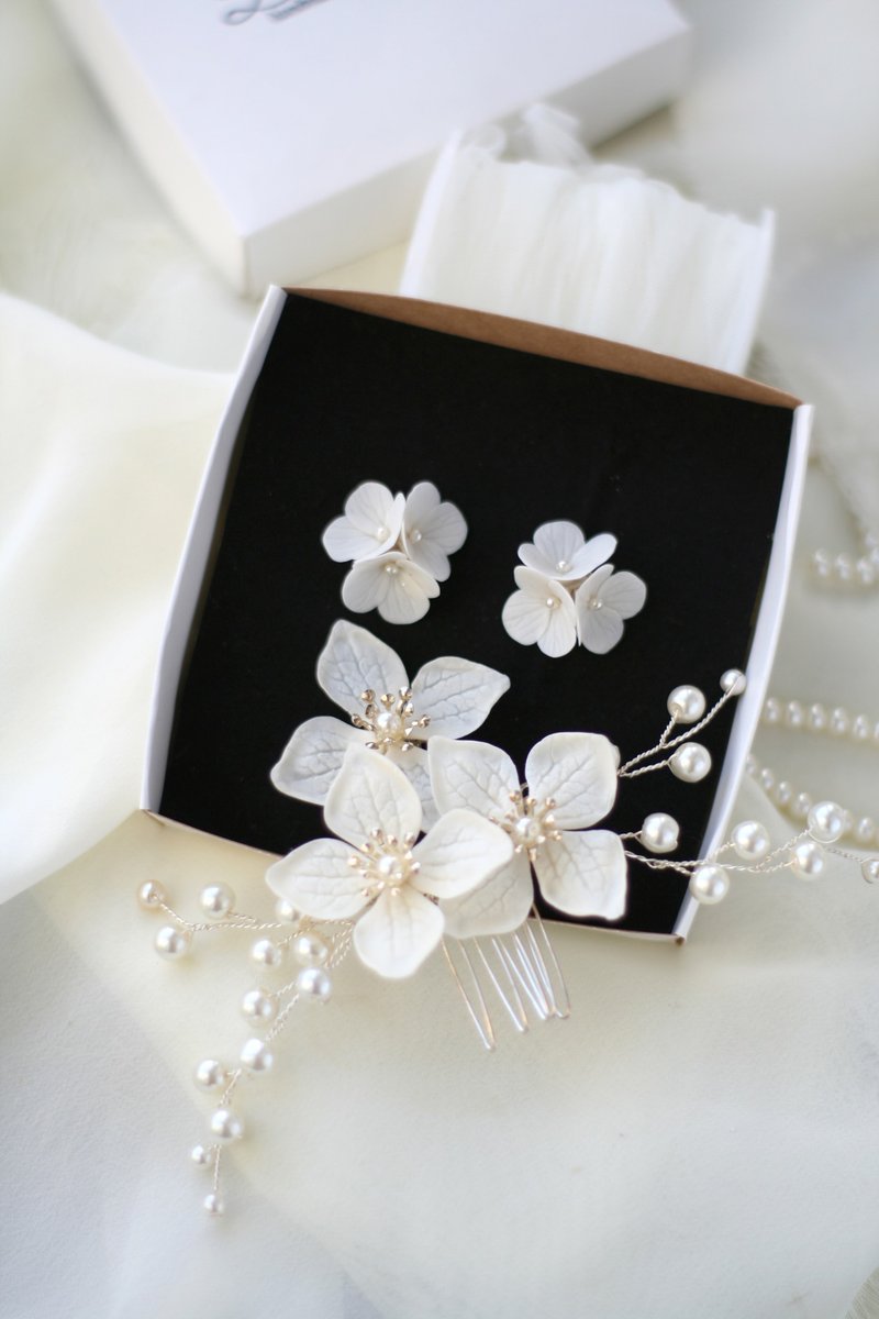 White Flower Hydrangea Earrings/ Clip-on Bridal Earring Floral earrings - Earrings & Clip-ons - Clay White