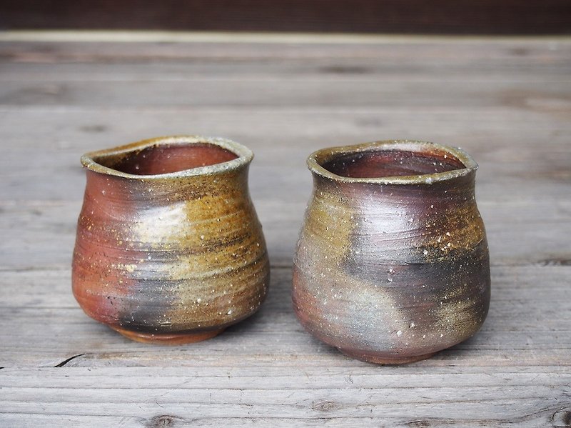 Bizen Yunomi (middle) 【sanatorium and sesame】 2 pieces set with wooden box y2-019 - Cups - Pottery Brown
