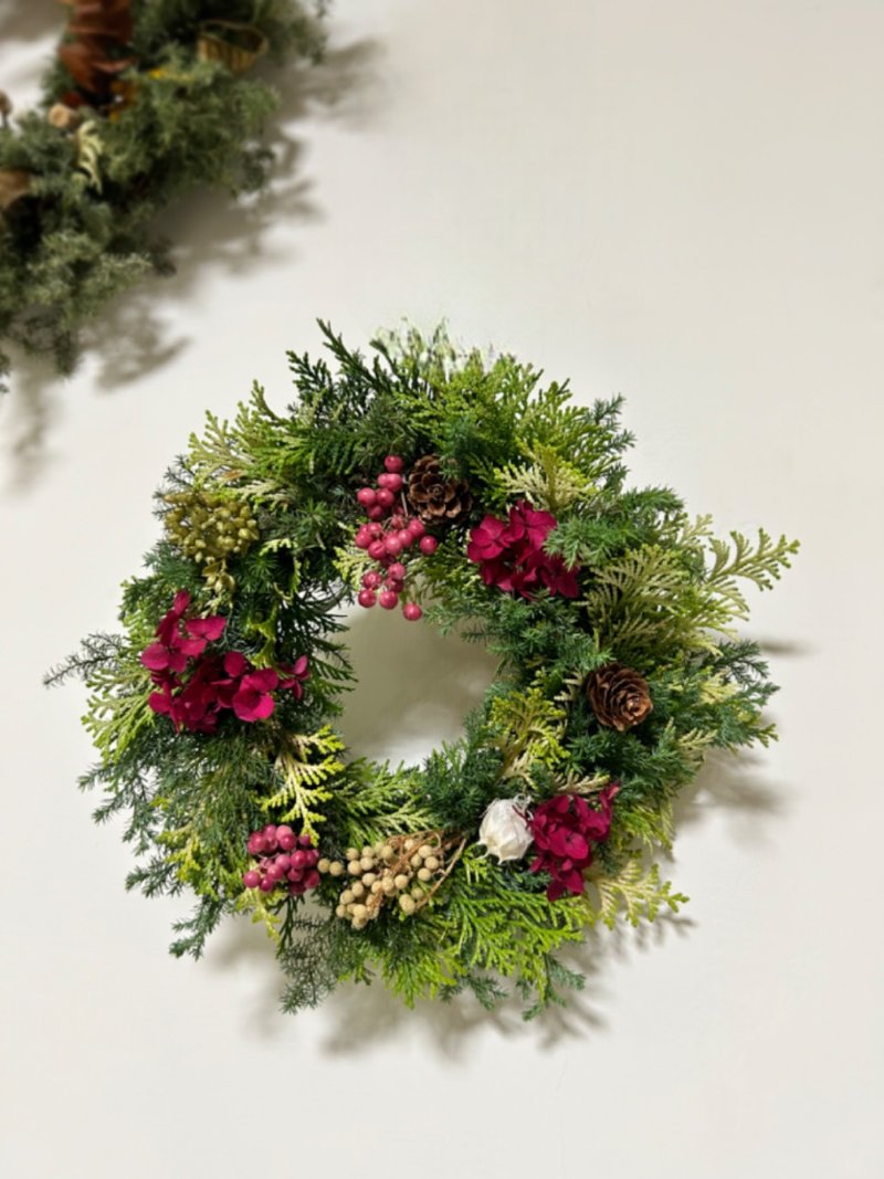 Berry Lost Fresh Pine Christmas Wreath - Dried Flowers & Bouquets - Plants & Flowers 