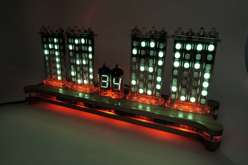 Wi-Fi Marusya IV-26 VFDマトリックス卓上時計（木製ケース付き） - ガジェット - 木製 カーキ