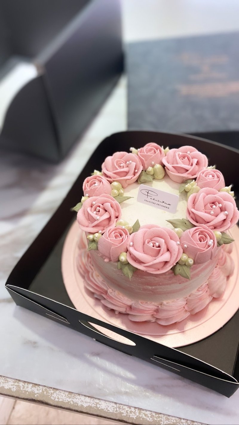 【限定ケーキ】4インチアンナのリース/バラのケーキ/バースデーケーキ/5/17以降お届け再開 - ケーキ・デザート - 食材 ピンク