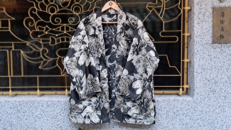 AMIN'S SHINY WORLD Gorgeous forged large jacquard KIMONO - Women's Casual & Functional Jackets - Cotton & Hemp Black