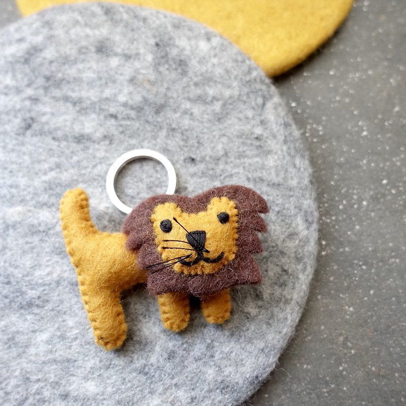 羊毛氈皮革縫製鑰匙圈・獅子 - 鑰匙圈/鑰匙包 - 羊毛 