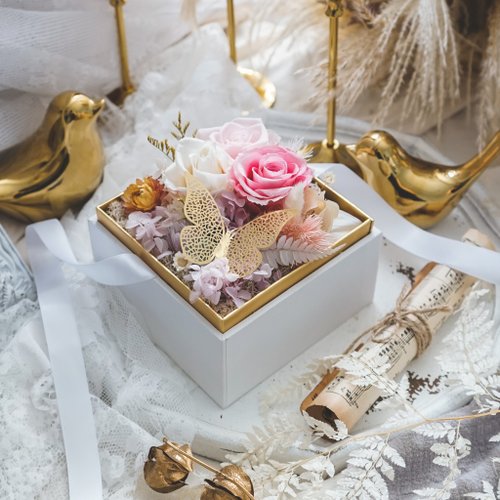 Exclusive Christmas DIY Gift Box】Handmade Material Package / Immortal  Whiskey Bottle with Flowers in a Gift Box - Shop piratedesign Dried Flowers  & Bouquets - Pinkoi