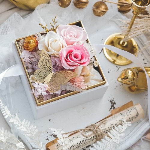 Exclusive Christmas DIY Gift Box】Handmade Material Package / Immortal  Whiskey Bottle with Flowers in a Gift Box - Shop piratedesign Dried Flowers  & Bouquets - Pinkoi