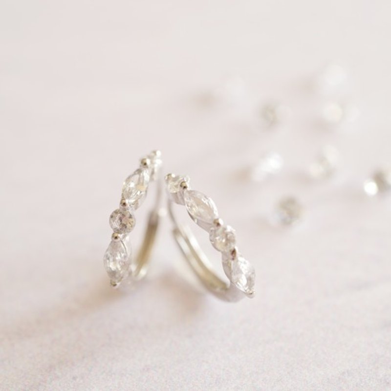 Crystal one-touch hoop earrings/ Clip-On Silver - ต่างหู - โลหะ 