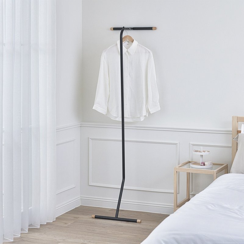 【Sim'n Coz】L-Shaped Streamline Design Hanger(Black) - ตะขอที่แขวน - โลหะ สีดำ