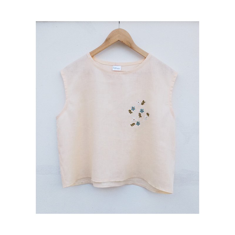 Cream-colored linen shirt with flower lover embroidery. - 女裝上衣 - 棉．麻 橘色