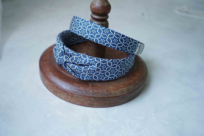 古董領帶改製手工髮箍-Hermès幾何萬花筒印花-藍-蝴蝶結/窄版 - 髮箍/髮帶 - 絲．絹 藍色