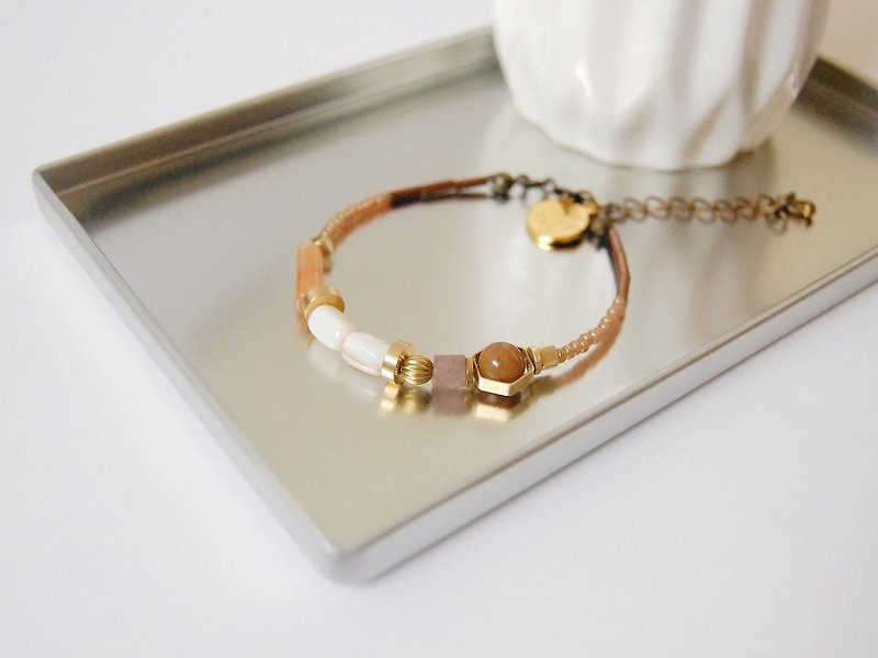 日和 the good day｜Orange Pearl Brass Crystal Gemstone Bracelet - สร้อยข้อมือ - เครื่องเพชรพลอย สีส้ม