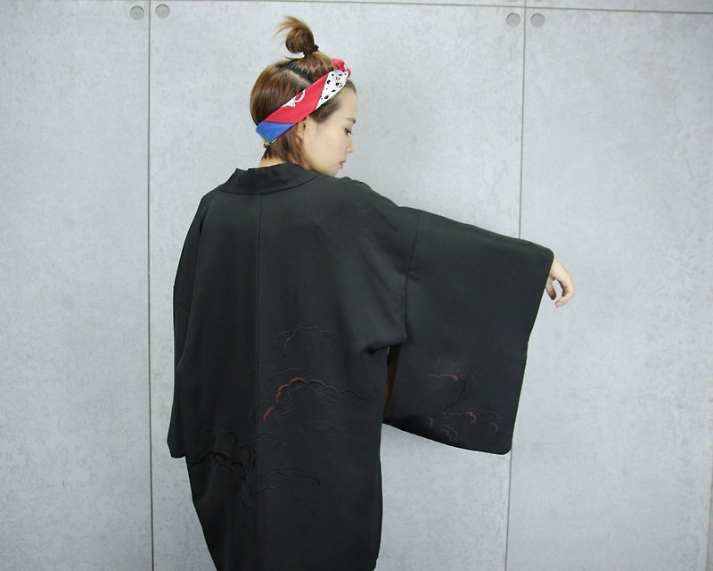 Tsubasa.Yヴィンテージ家の刺繍の火龍クトゥルフ日本の羽織、ヴィンテージ羽織 - ジャケット - シルク・絹 ブラック