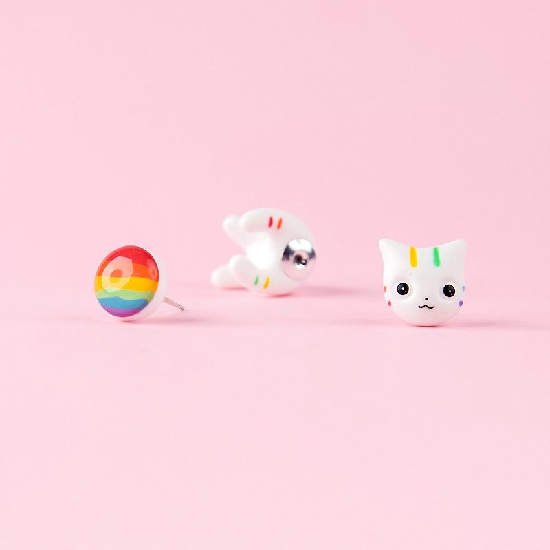 White Rainbow Cat Earrings - Polymer Clay Jewelry, Handmade and Handpainted - 耳環/耳夾 - 黏土 多色