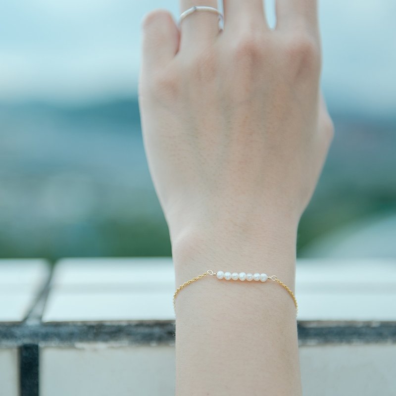 Seven small pearls 14kgf bracelet - Bracelets - Other Metals Gold